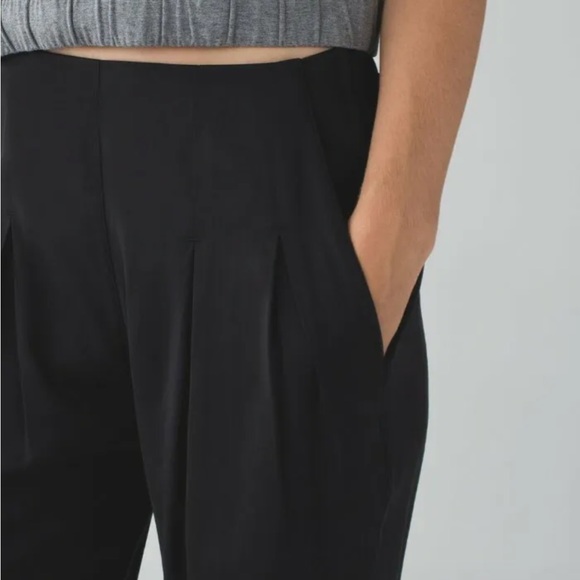 Lululemon Easy Breezy Tencel Black
Travel Lounge Pant - Picture 3 of 11